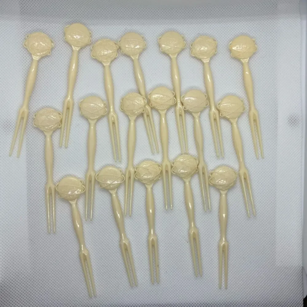 World’s Fair New York 1964-65 Commemorative Globe cocktail forks Vintage. (18)